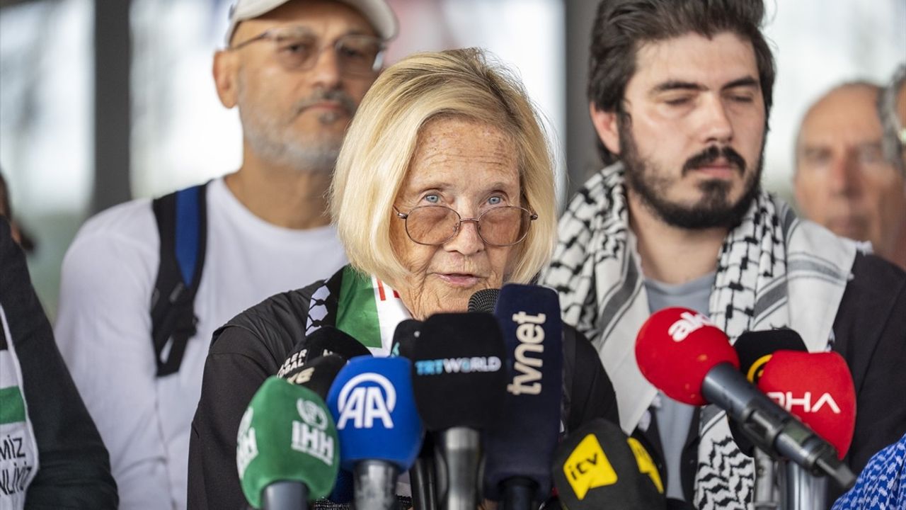 Özgürlük Filosu Aktivistleri İsrail'deki Kötü Muameleyi Anlattı