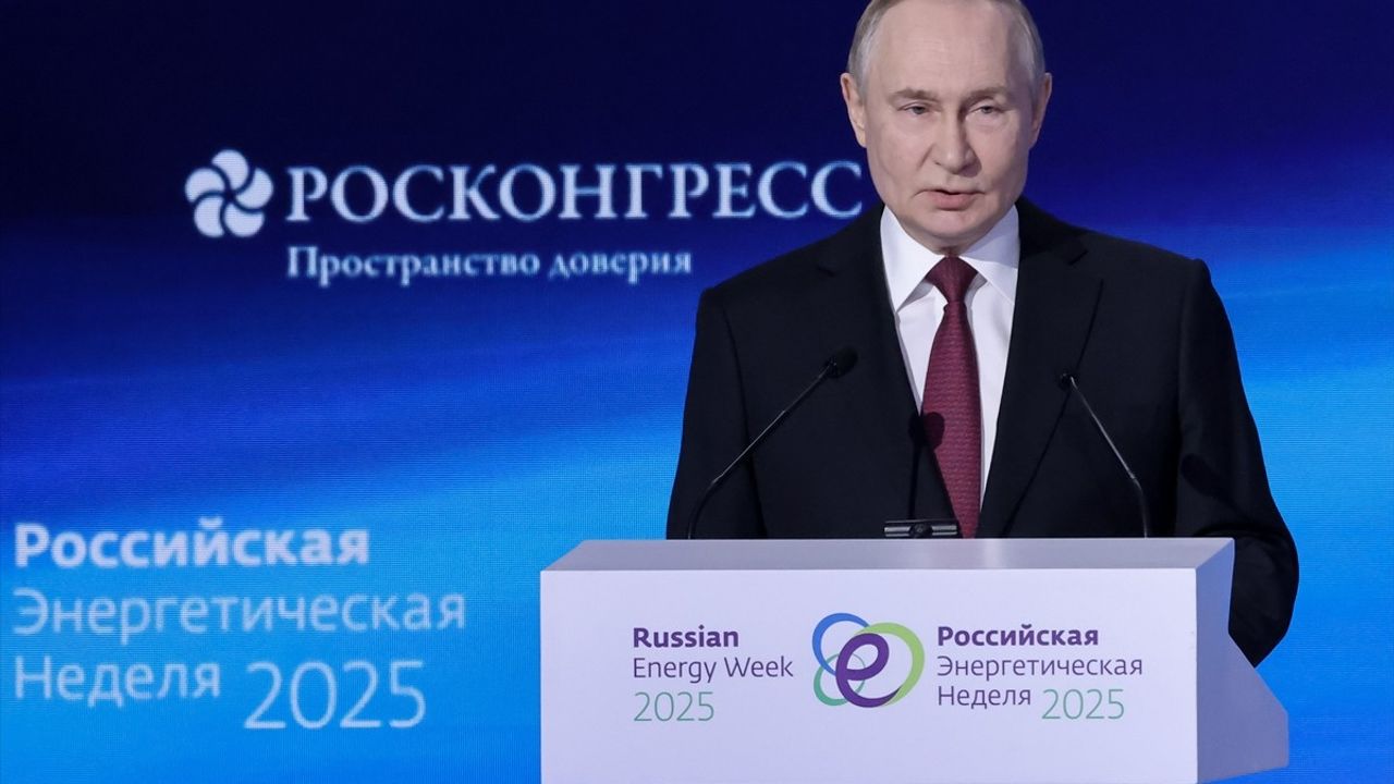 Putin: Batılı Seçkinlerin Eylemleri Enerji Mimarisi Üzerinde Etkili