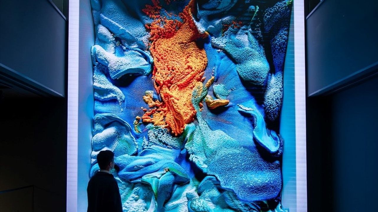 Refik Anadol'un Yeni Eseri "Türkiye-Flora" İstanbul'da Sanatseverlerle Buluştu