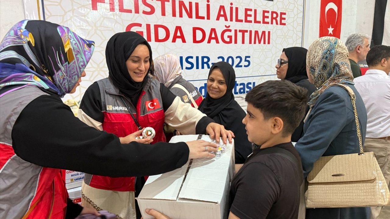 Sadakataşı Derneği Mısır'daki Gazzeli Ailelere Yardım Eli Uzatıyor