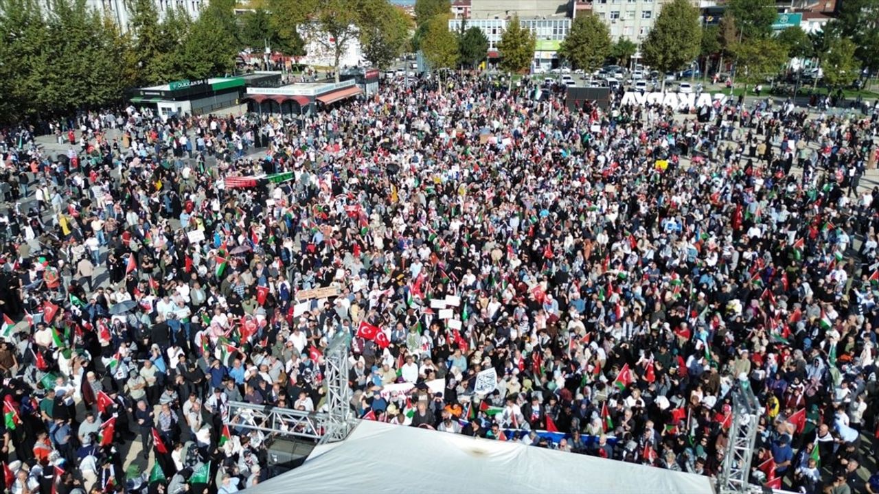 Sakarya'da Filistin İçin Birlik Yürüyüşü Gerçekleşti