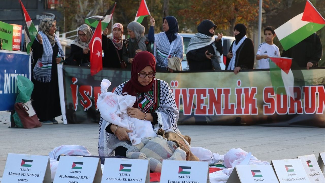 Sakarya'da Gazze Nöbeti ile Küresel Sumud Filosu'na Destek