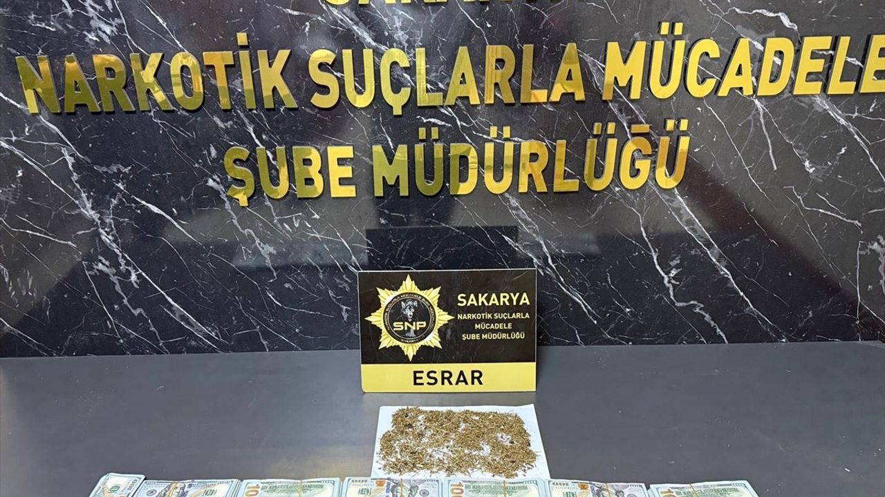 Sakarya'da Uyuşturucu Operasyonu: Çalınan 130 Bin Dolar Ele Geçirildi
