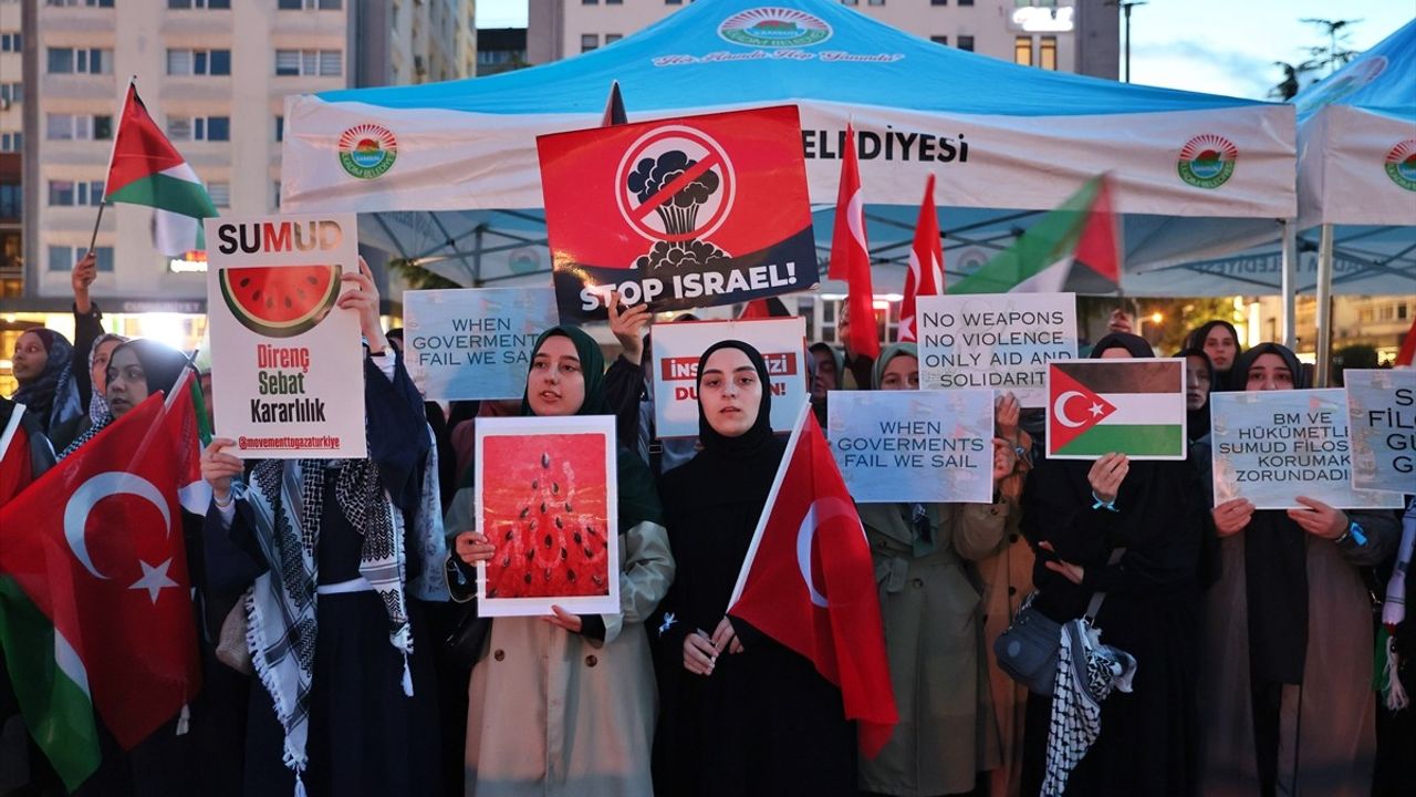 Samsun'da İsrail'in Küresel Sumud Filosu'na Yönelik Protesto