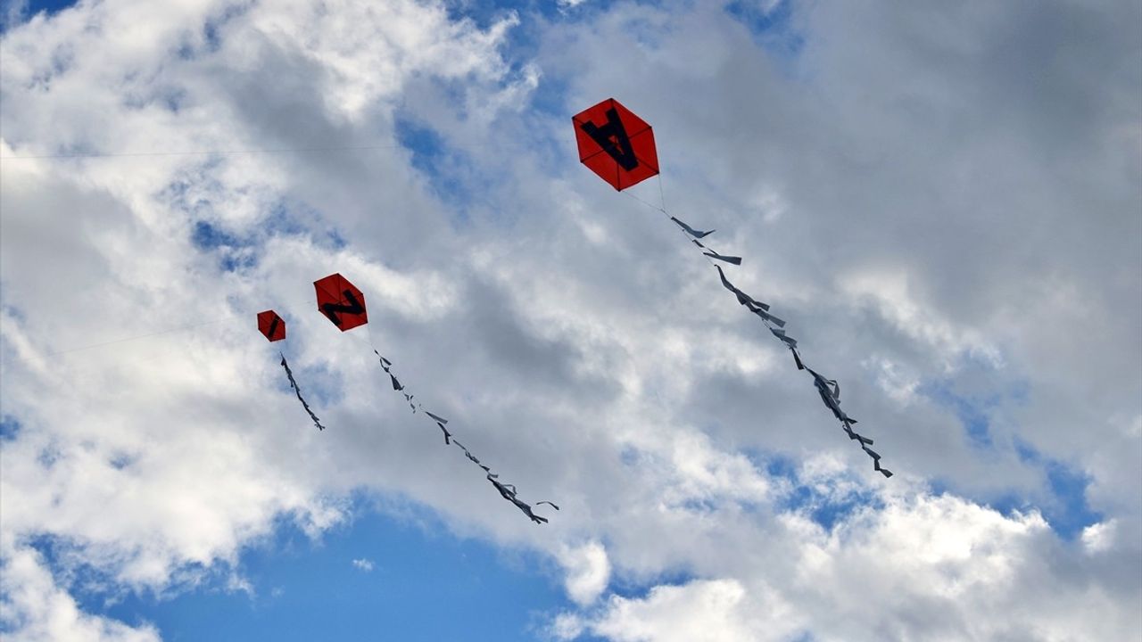 Samsun'da LÖSEV'den 'Atam İzindeyiz' Temalı Uçurtma Şenliği
