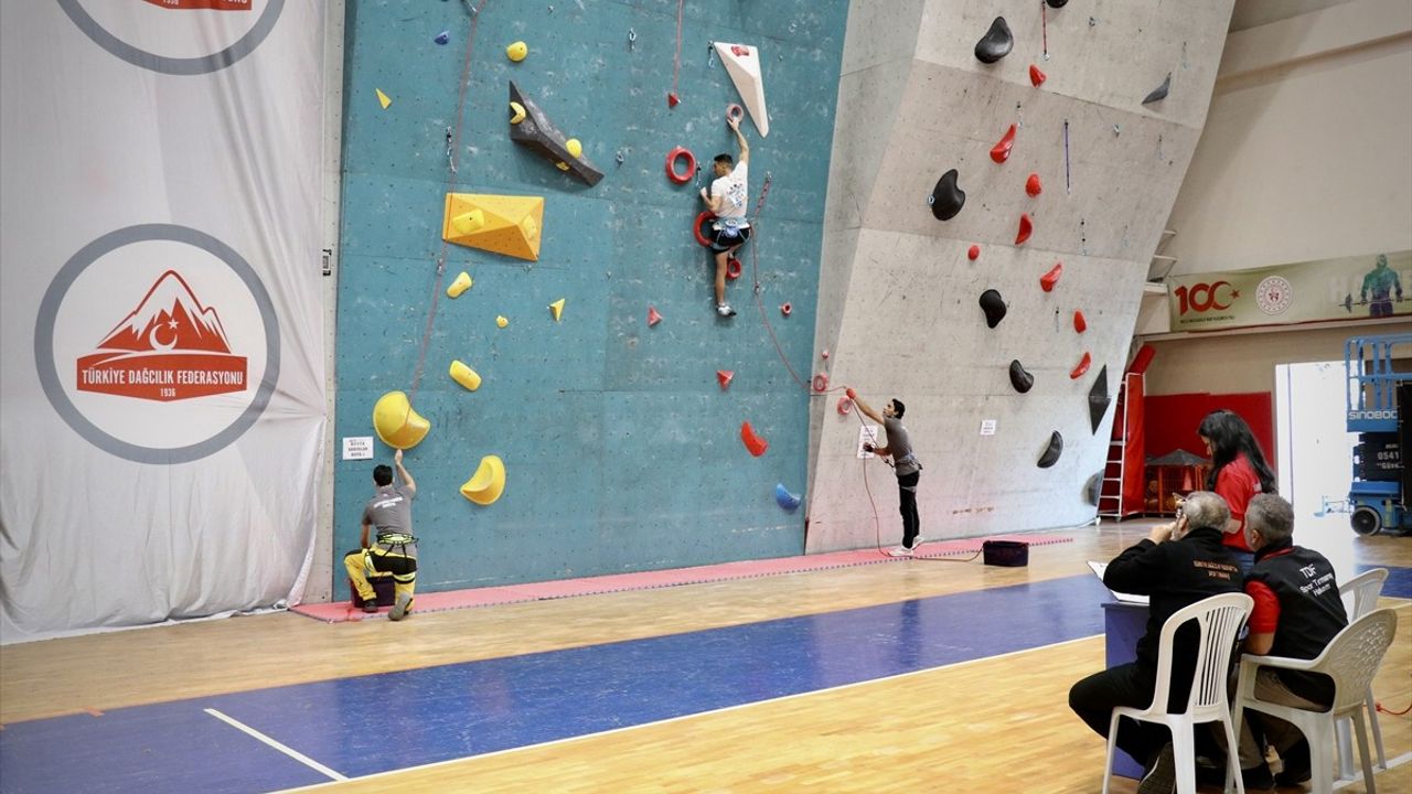 Samsun'da Spor Tırmanış Büyükler Türkiye Şampiyonası Başladı