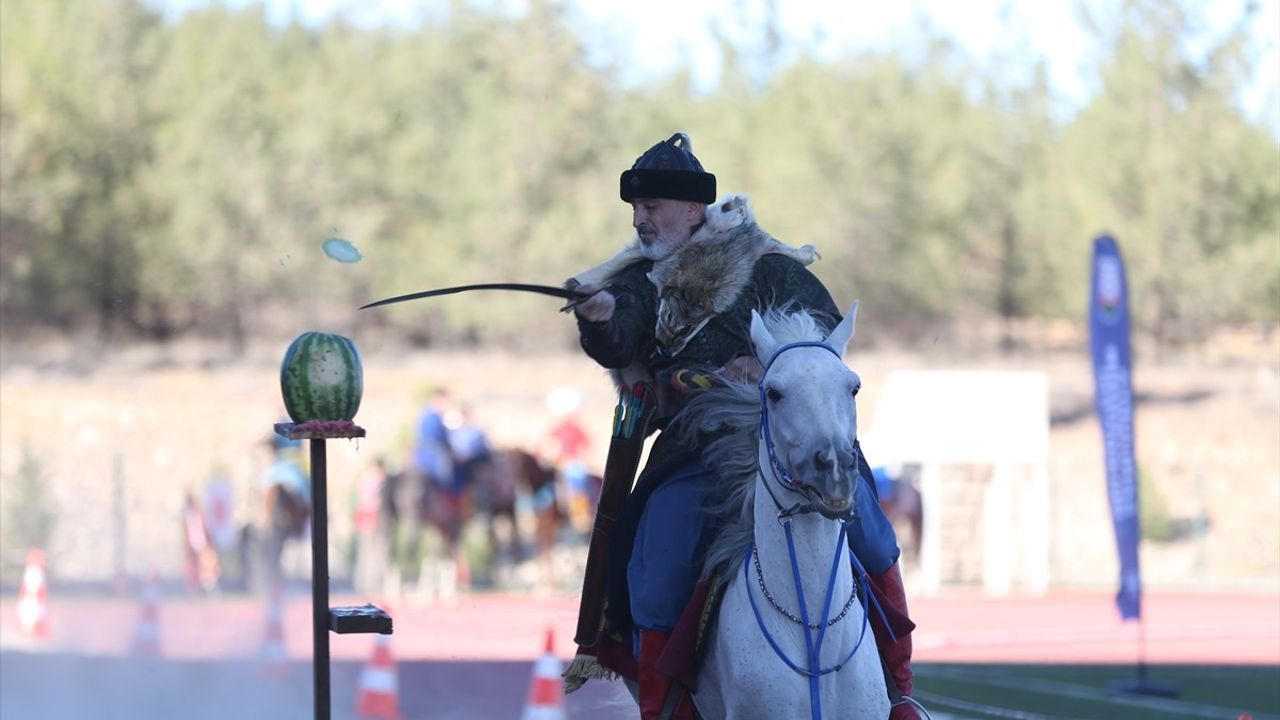 Şanlıurfa'da Depremzede Gençler İçin Atlı Gösteri Düzenlendi