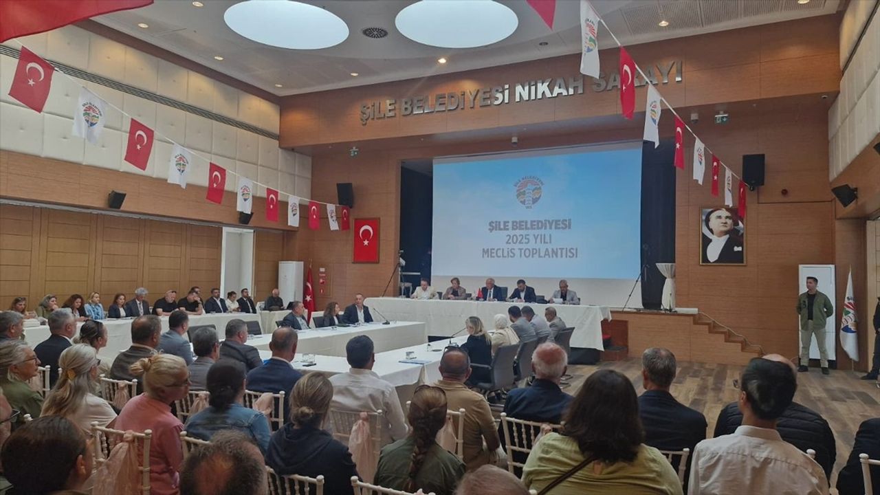 Şile Belediye Meclisi'nde Borçlar ve Festival Sorunları Görüşüldü