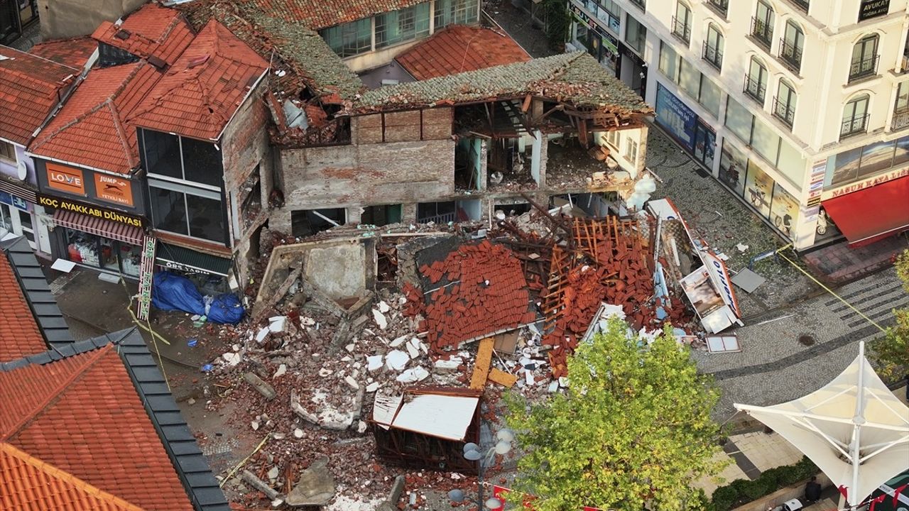 Sındırgı Depremi: Havadaki Yıkım ve Hasar Görüntülendi