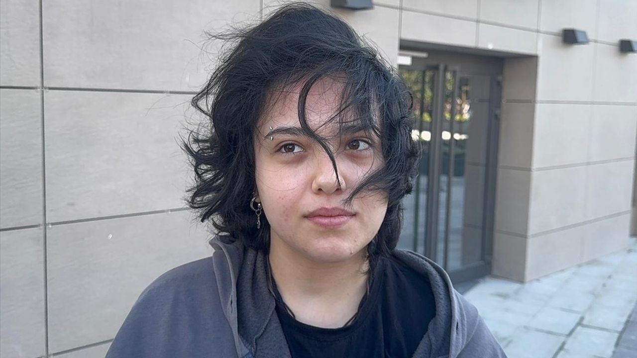 Şişli'de Vinç Öğrenci Yurduna Devrildi
