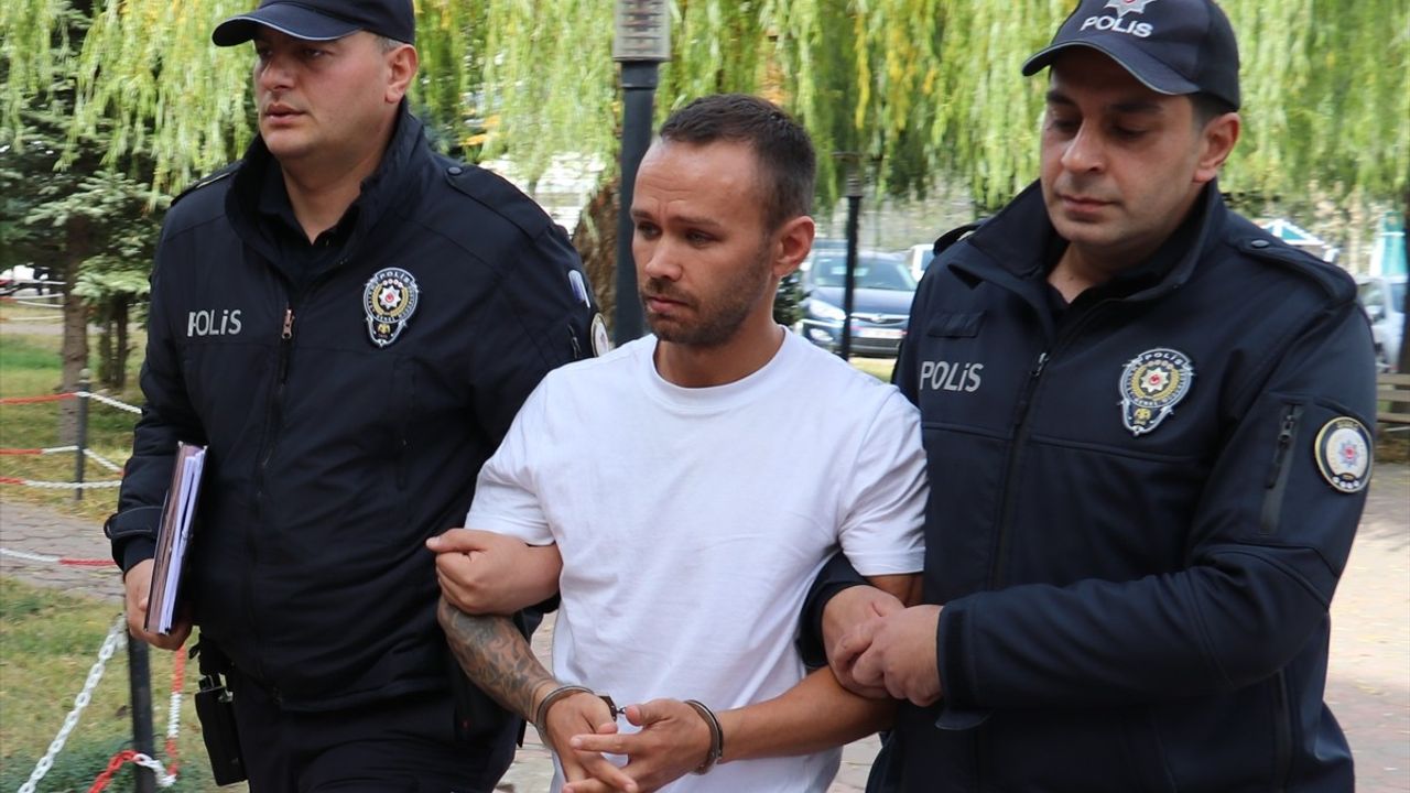 Sivas'ta Şehit Babasına Hakaret Eden Otobüs Şoförü Gözaltına Alındı