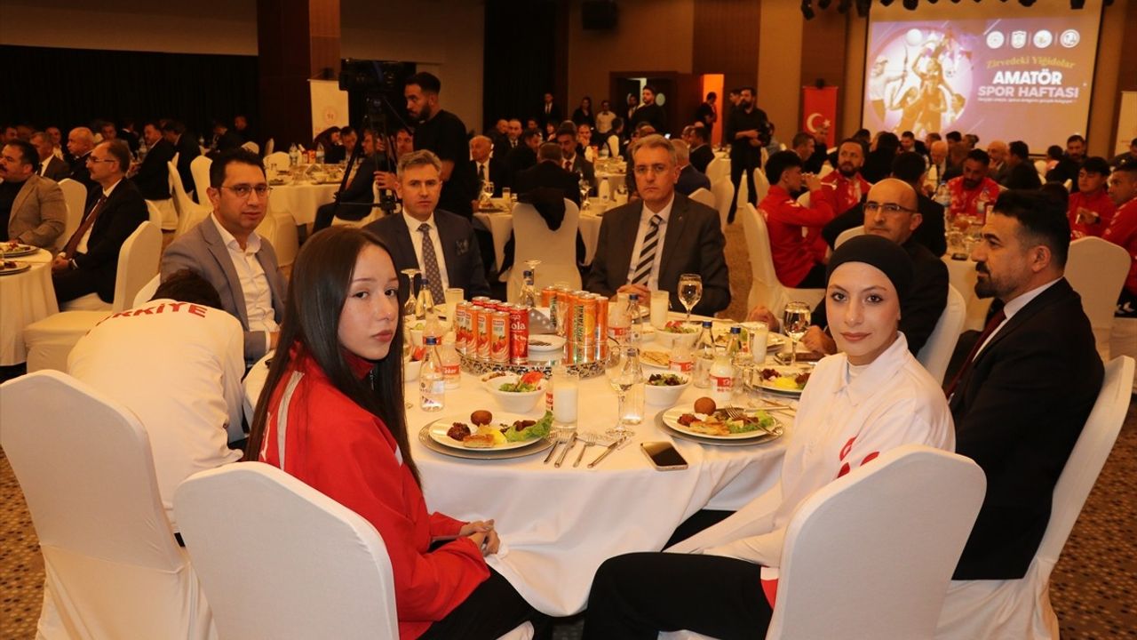Sivas'ta 'Zirvedeki Yiğidolar' Ödül Töreni Yapıldı