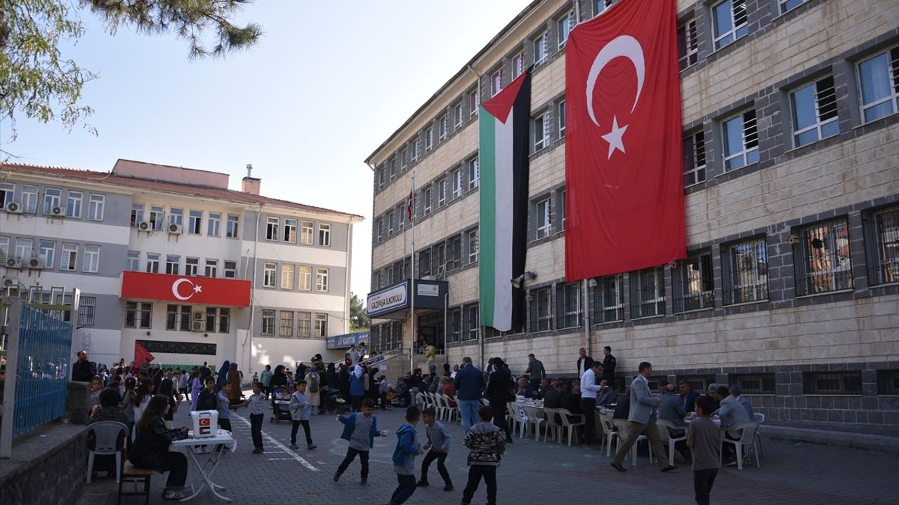 Siverek’te Gazze İçin Kermes Düzenlendi