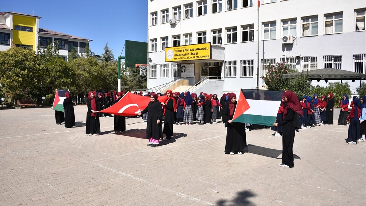 Siverek'ten Filistin'e Destek: Lise Öğrencilerinden Koreografi