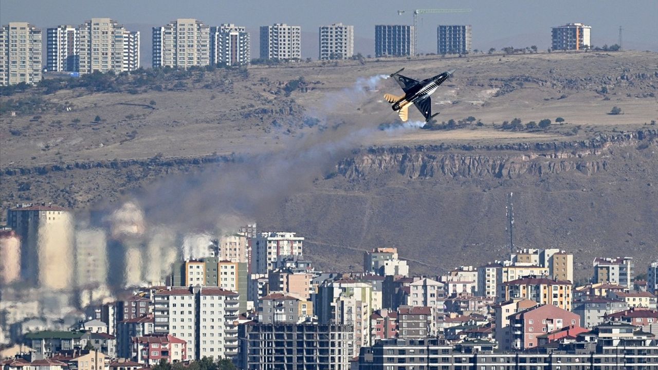 SOLOTÜRK Kayseri'de Büyüleyici Gösteri Uçuşu Gerçekleştirdi