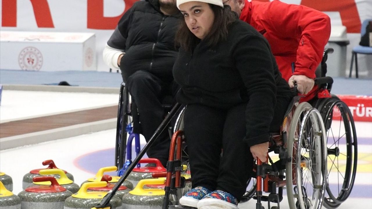 Tekerlekli Sandalye Curlingde Ay-Yıldızlı Forma Mücadelesi