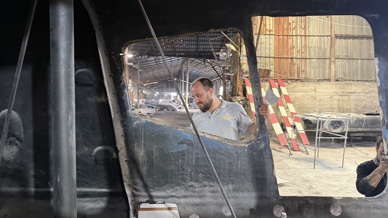 Tekirdağ'da Kaporta Boyacısı Helikopter Maketi Üretiyor