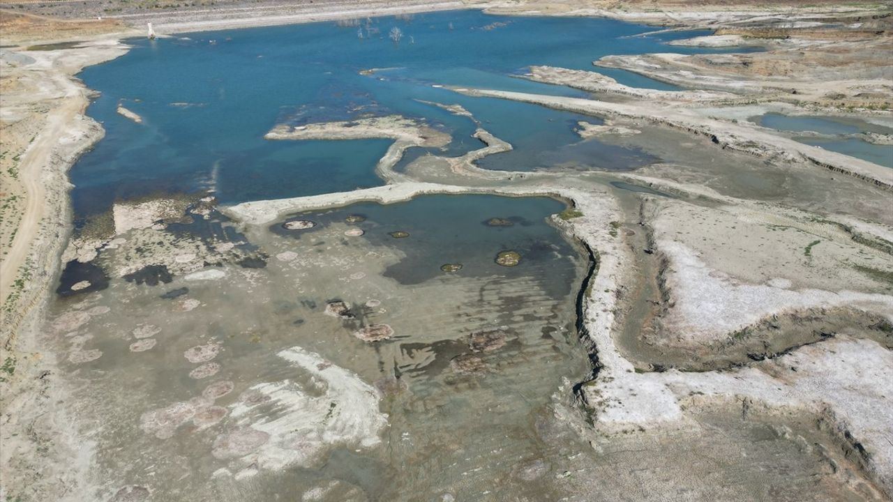 Tekirdağ'da Naip Barajı'nda Su Seviyesi Düşmeye Devam Ediyor