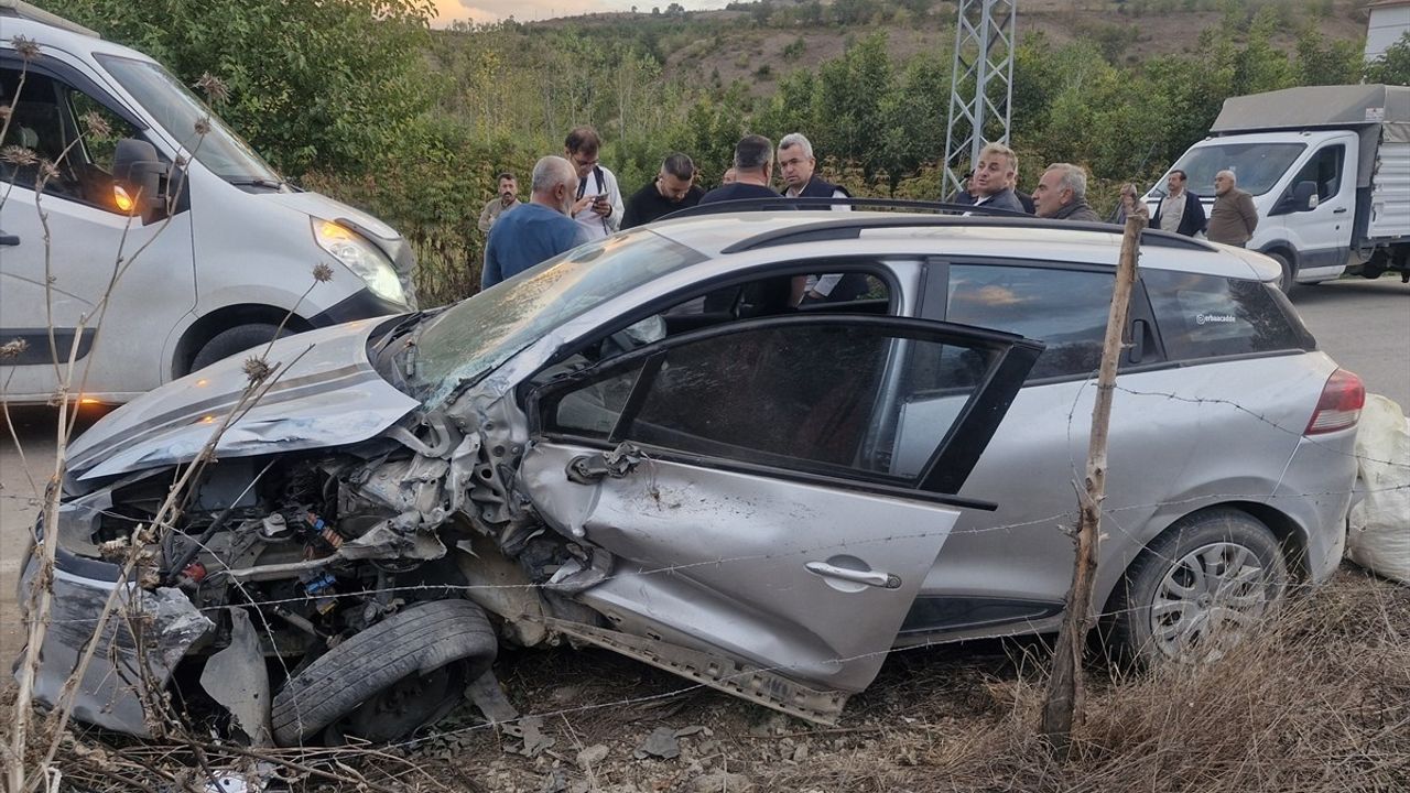 Tokat'ta Otomobil ve Minibüs Çarpıştı: 5 Yaralı