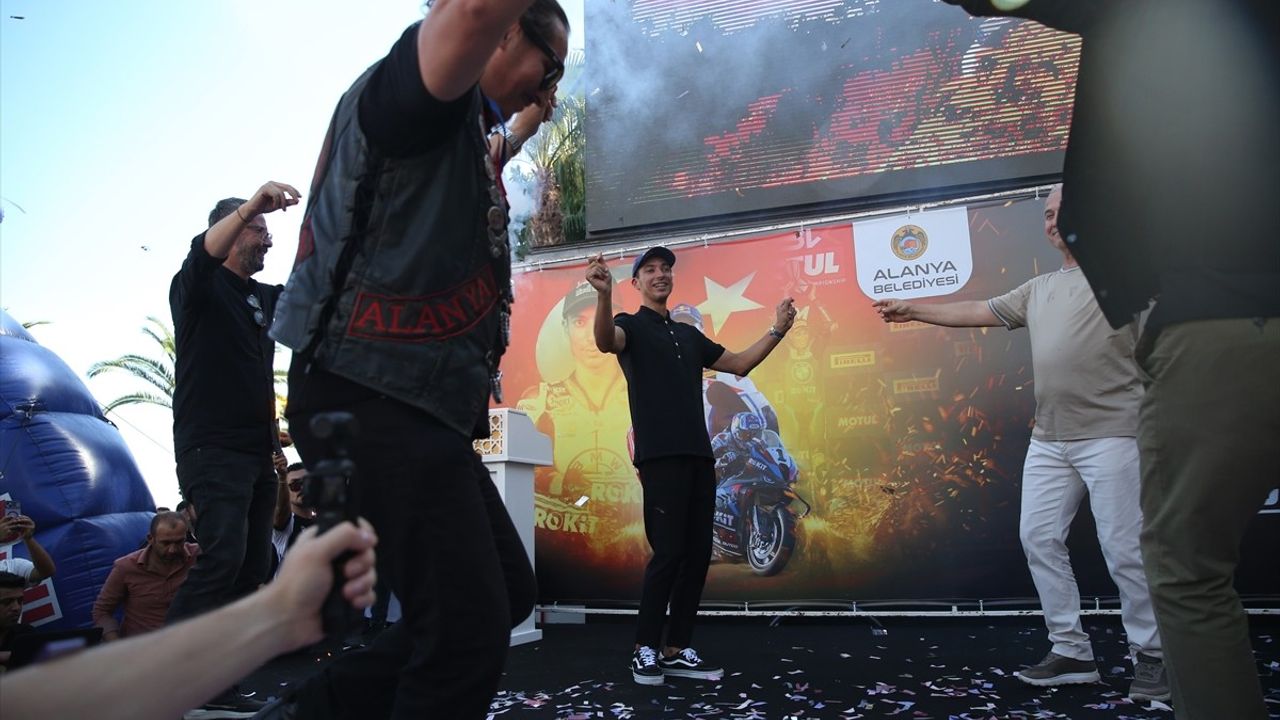 Toprak Razgatlıoğlu Alanya'da Coşkuyla Karşılandı