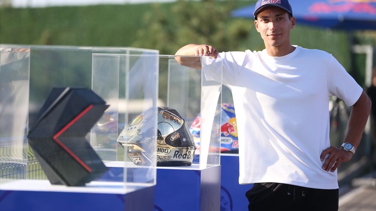 Toprak Razgatlıoğlu: MotoGP'ye İlk Türk Motosikletçi Olarak Geçiş Yapıyor
