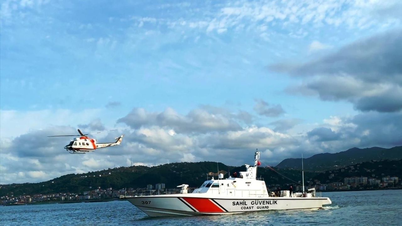 Trabzon'da Kaybolan Balıkçı için Arama Çalışmaları Devam Ediyor