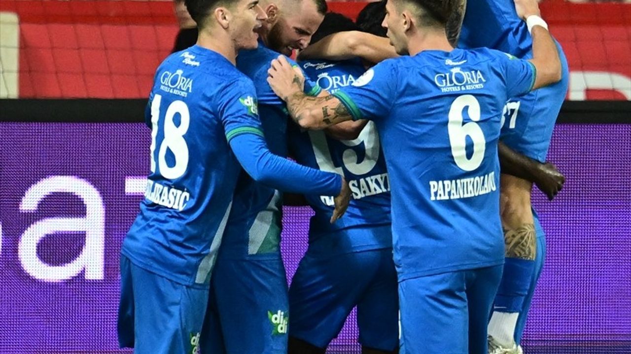 Trendyol Süper Lig: Antalyaspor 1-2 Rizespor İlk Yarısı