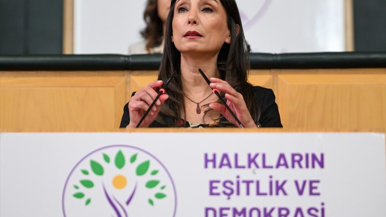 Tülay Hatimoğulları Gazze'yi Kınadı ve Barış Üzerine Konuştu