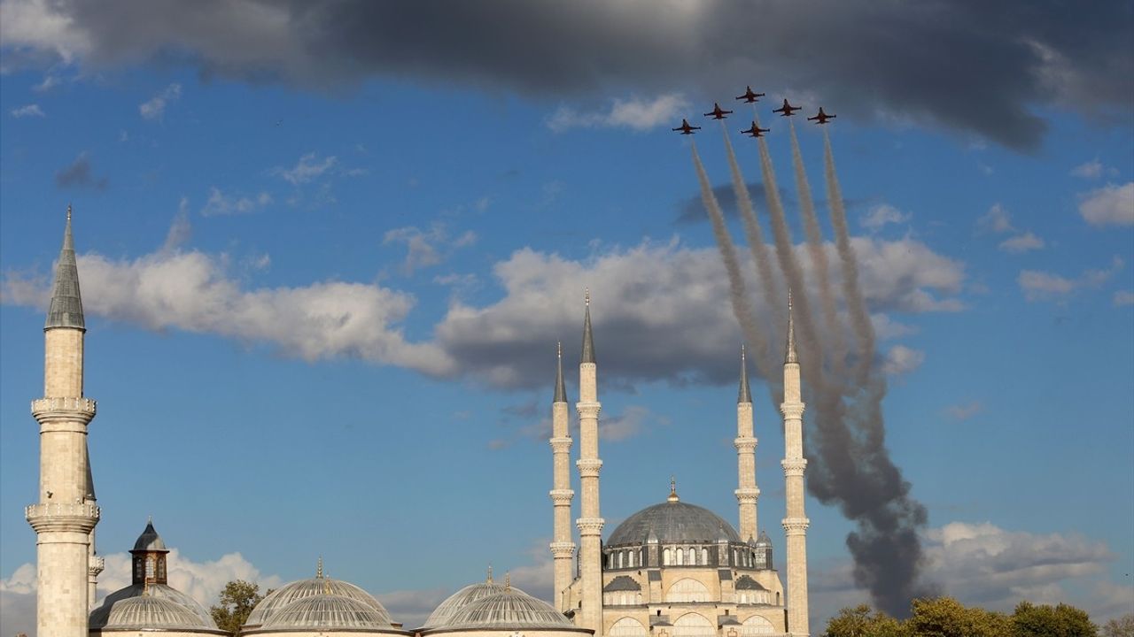 Türk Yıldızları Edirne'de Test Uçuşu Gerçekleştirdi