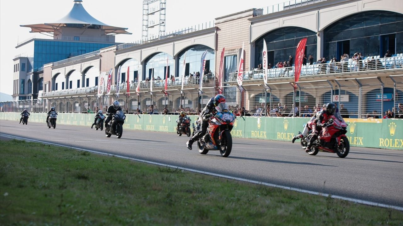 Türkiye ve Balkan Motosiklet Birliği Avrupa Pist Şampiyonaları İstanbul'da Gerçekleşti