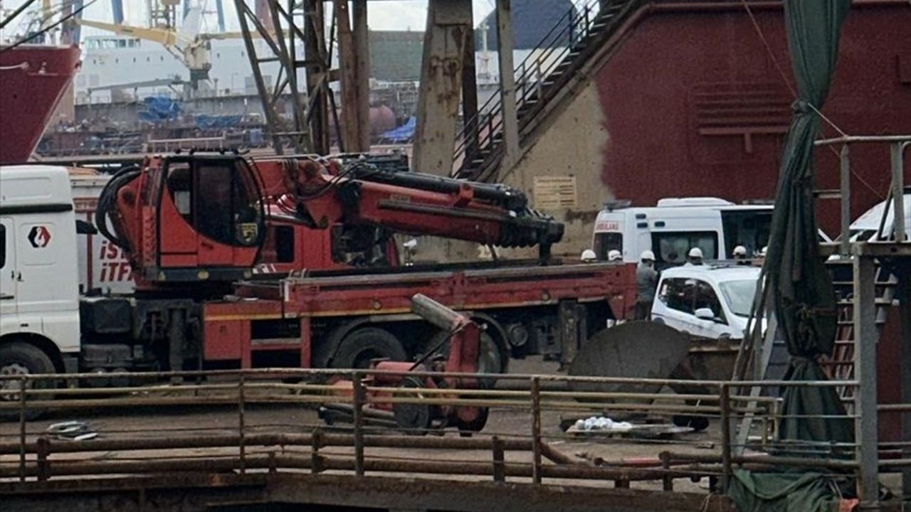 Tuzla'daki Tersanede Patlama: 1 İşçi Hayatını Kaybetti