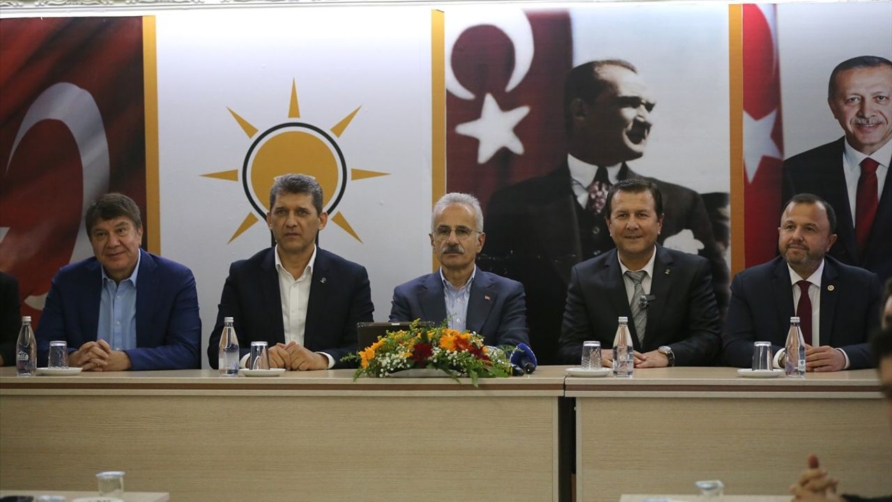 Ulaştırma ve Altyapı Bakanı Uraloğlu'ndan Elmalı ve Korkuteli Ziyaretleri