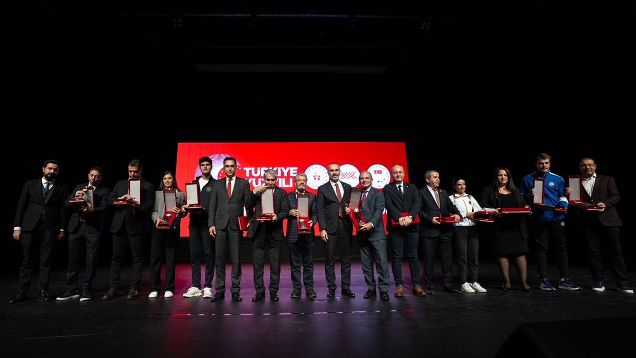 Üniversite Sporları Günü Ödülleri Sahiplerini Buldu