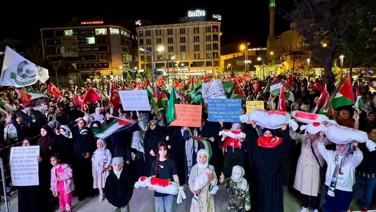 Van'da İsrail Saldırılarına Tepki Gösterildi