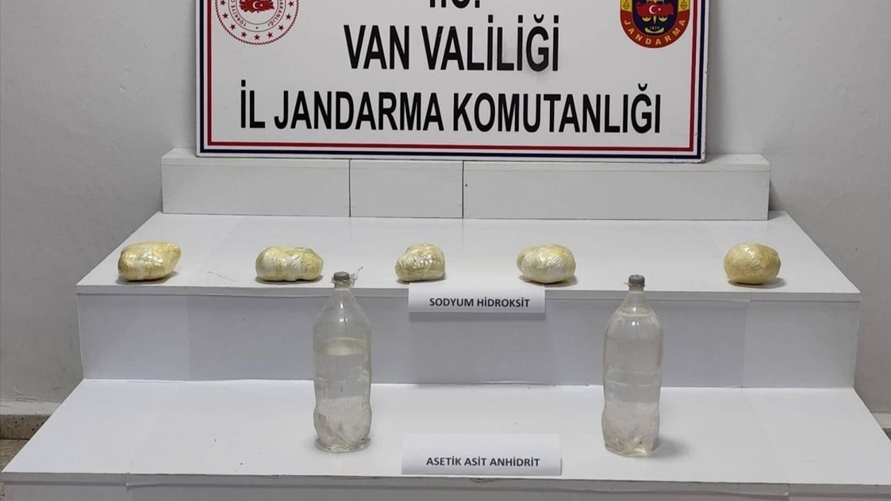 Van'da Uyuşturucu Operasyonu: Asetik Asit Anhidrit ve Sodyum Hidroksit Ele Geçirildi