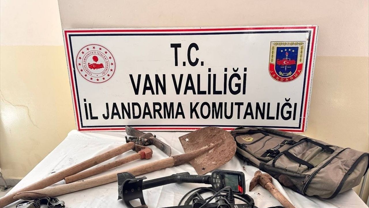 Van'nda Kaçak Kazı Operasyonu: 6 Şüpheli Suçüstü Yakalandı
