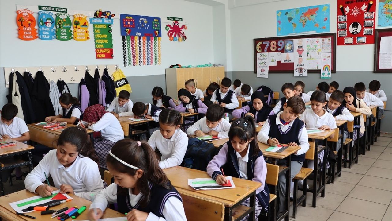 Vanlı Öğrencilerden Gazze'ye Destek Koreografisi