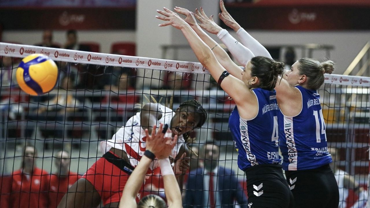 Vodafone Sultanlar Ligi: Nilüfer Belediyespor Eker, Aras Spor'u Zorluyor