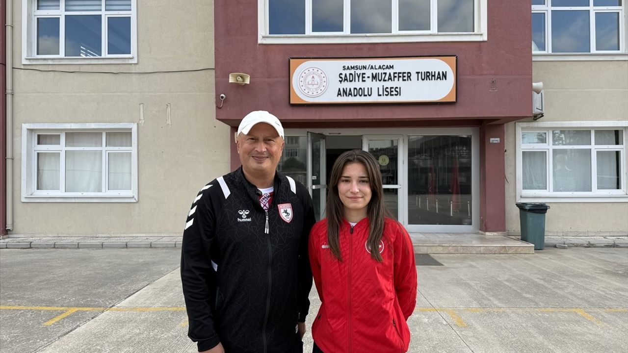 Yağmur Tosun, Bocce Dünya Kupası'nda Bronz Madalya Kazanarak Okulunda Coşkuyla Karşılandı