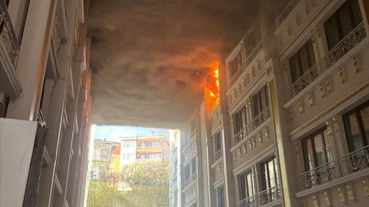 Yalova'da Otel Yangını Kontrol Altına Alındı