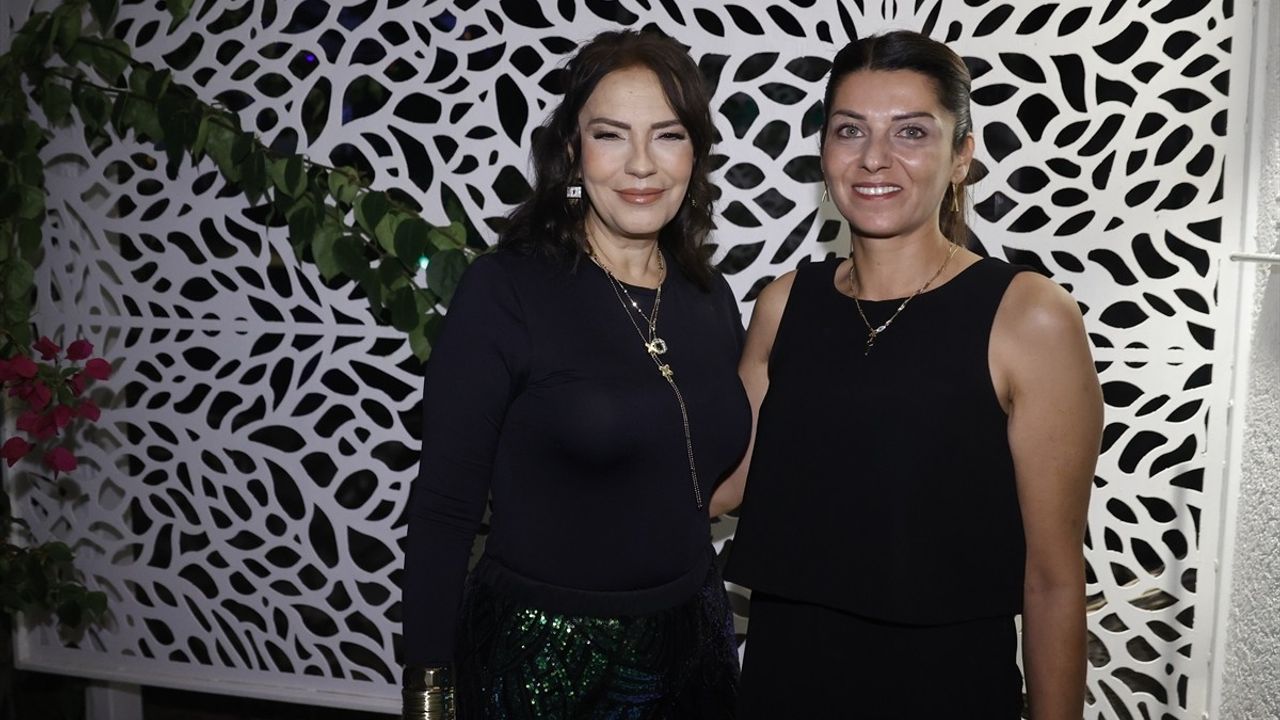 Yeşim Salkım'dan Kız Çocukları Yararına Konser