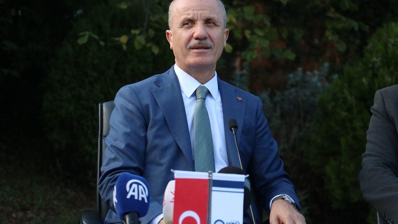 YÖK Başkanı Özvar KTÜ'de Öğrencilerle Bir Araya Geldi