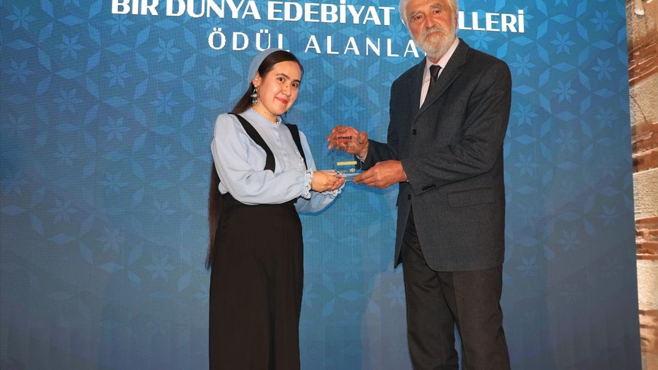 YTB Bir Dünya Edebiyat Ödülleri Bursa'da Sahiplerini Buldu