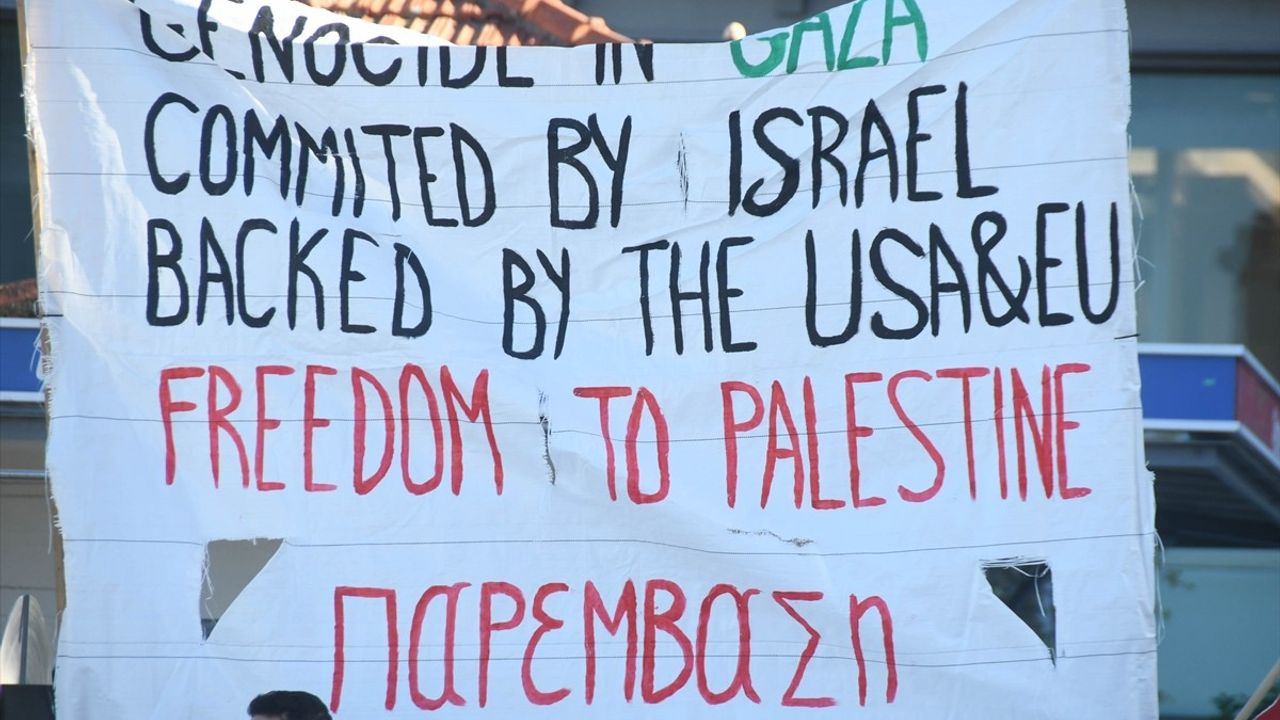 Yunanistan'da Kruvaziyer Protestosu