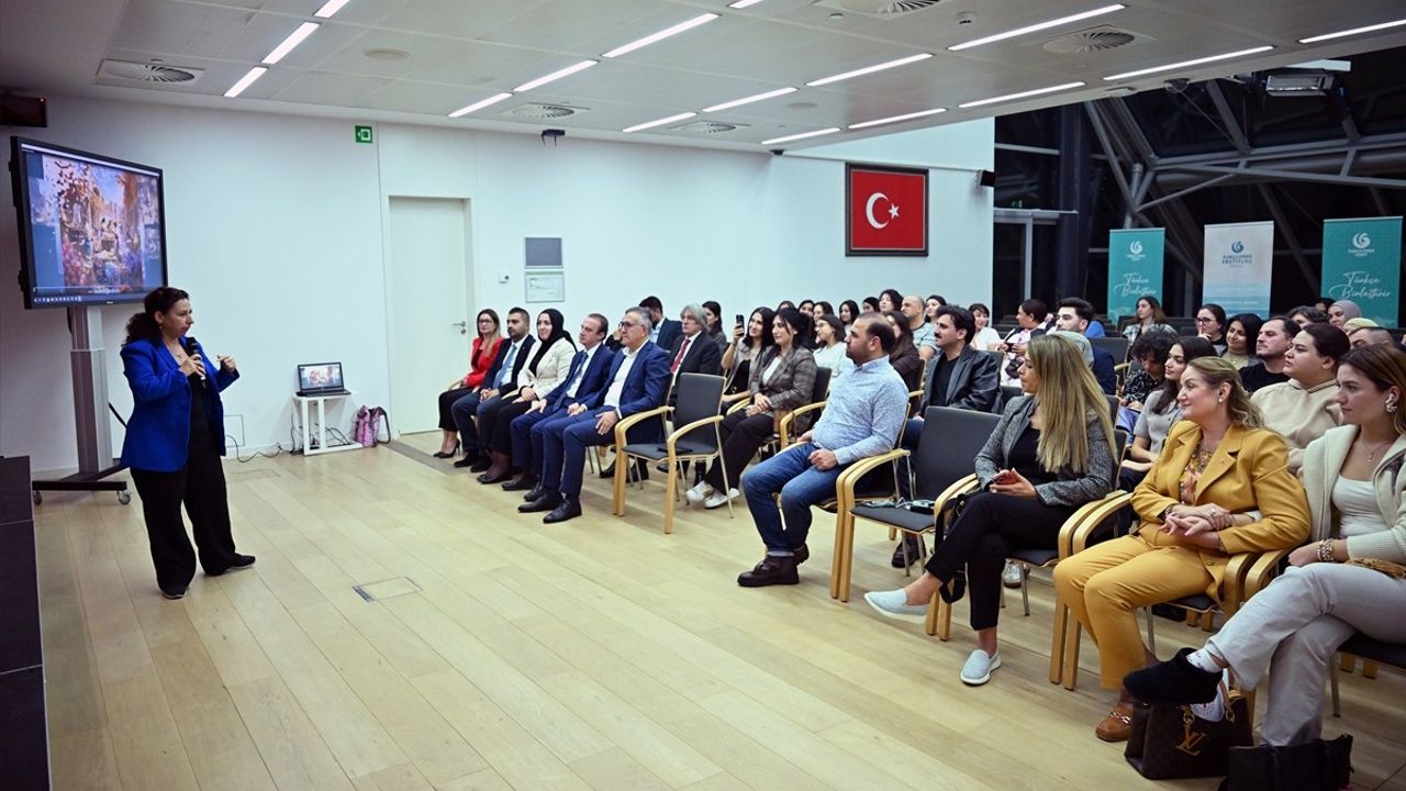 Yunus Emre Enstitüsü Parfüm Etkinliği ile Kültürel Zenginliklere Işık Tutuyor