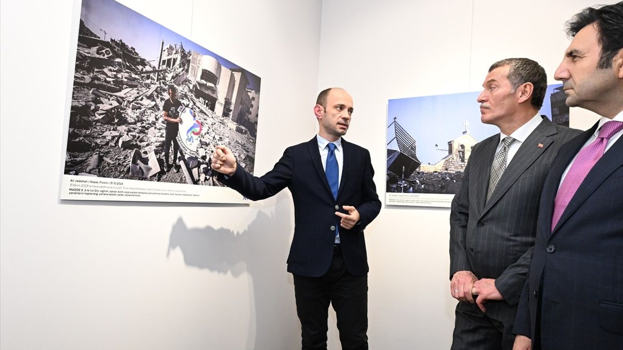 Zeytinburnu'nda "Kanıt" Sergisi Açıldı