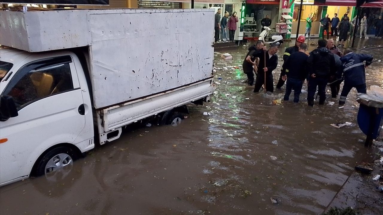 Zonguldak'ta Sağanak Yağış Hayatı Etkiliyor