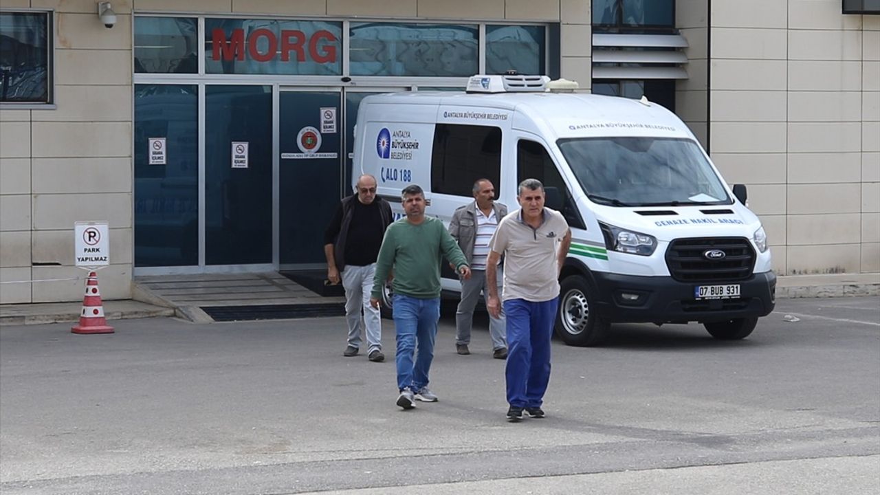 Antalya'da Bıçaklı Saldırı: Bir Kişi Hayatını Kaybetti