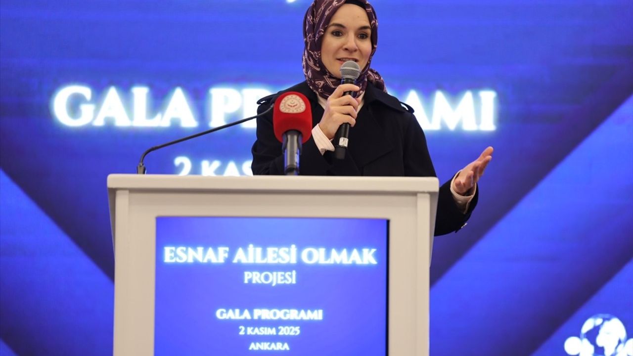 Bakan Göktaş, 'Esnaf Ailesi Olmak' Projesinin Galasında