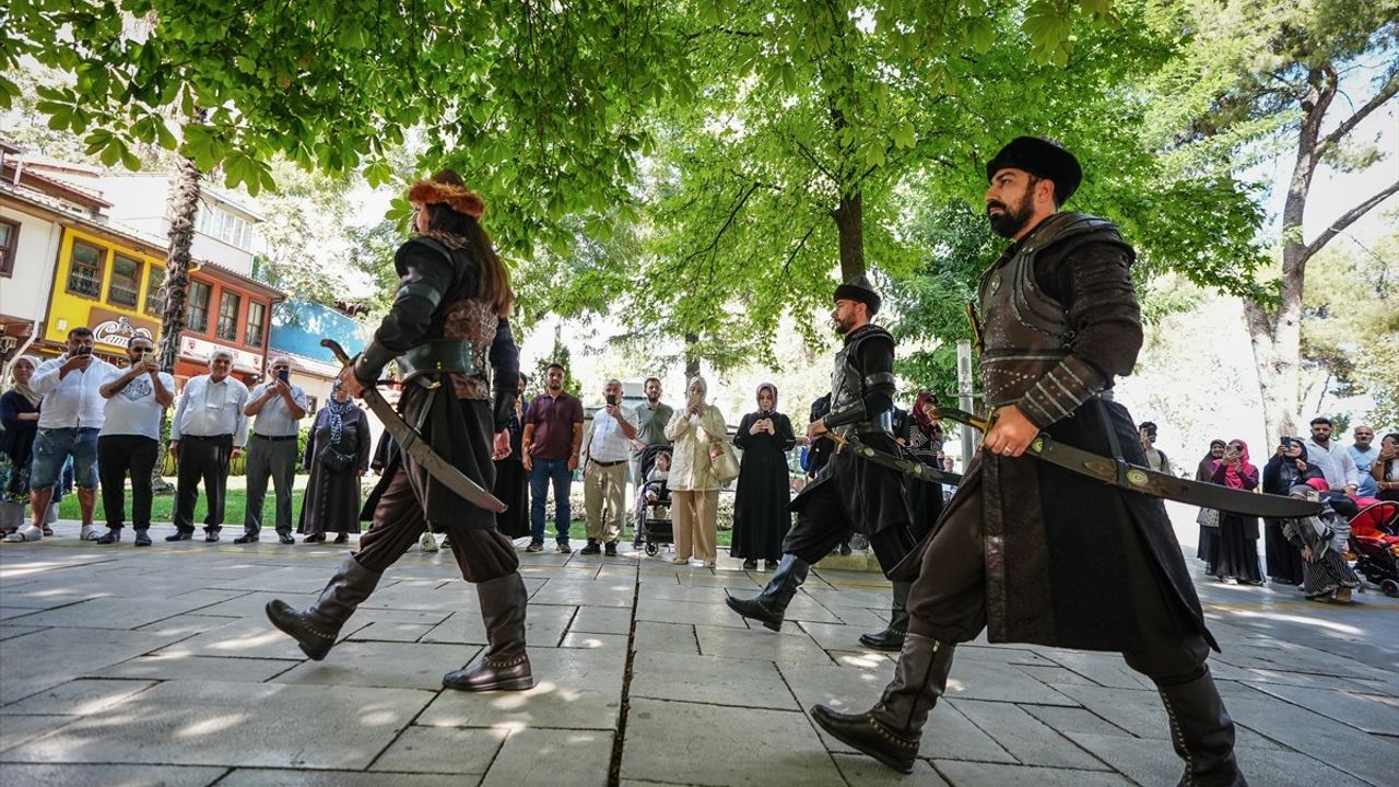 Bursa'da Osman Gazi Türbesi'nde 5 Yılı Aşkın Saygı Nöbeti